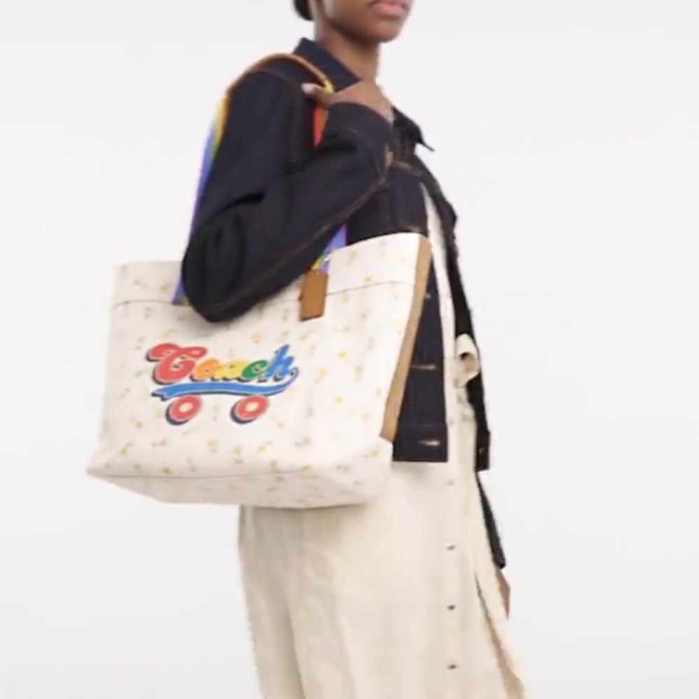 COACH X PRIDE COLLECTION CANVAS AND LEATHER TOTE ROLLER SKATE GRAPHIC PRINT - Picture 2 of 11